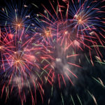 夜空に打ち上げられた花火