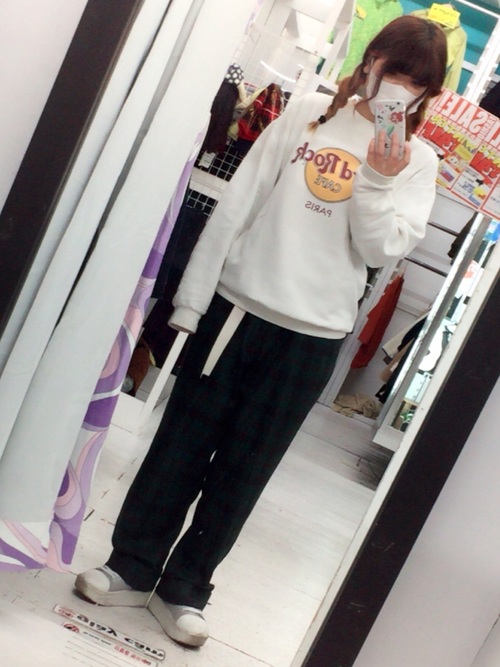 えんちゃんのスウェットを使ったコーディネート