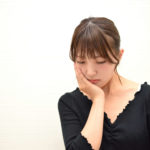 婚活に疲れて悩んでいる女性